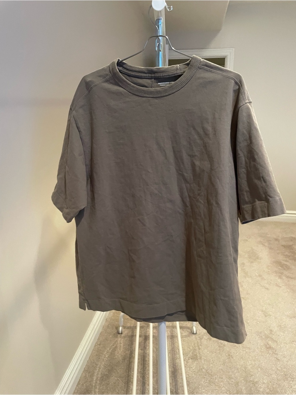 Abercrombie Men Crew Neck T-Shirt in Dark Taupe